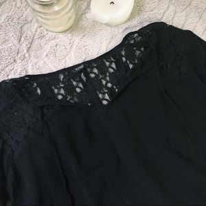 Buffalo Bell Sleeved Lace Peasant Blouse 🌸